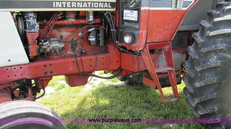 image for item E3923 1976 International 986 tractor