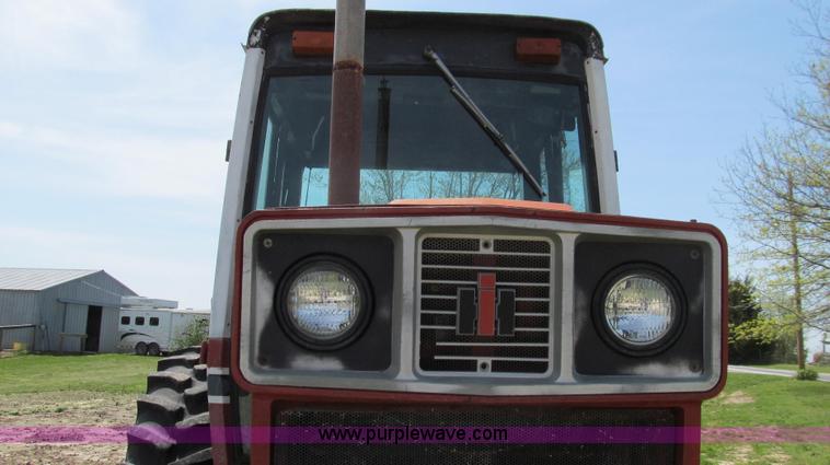 image for item E3923 1976 International 986 tractor