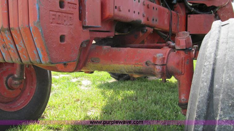 image for item E3923 1976 International 986 tractor