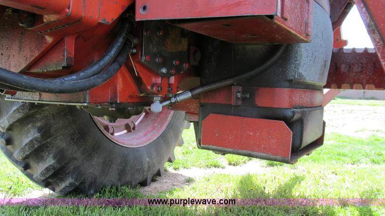 image for item E3923 1976 International 986 tractor