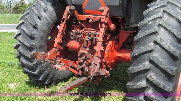 image for item E3923 1976 International 986 tractor