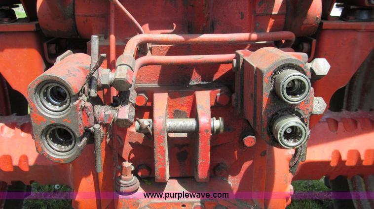 image for item E3923 1976 International 986 tractor