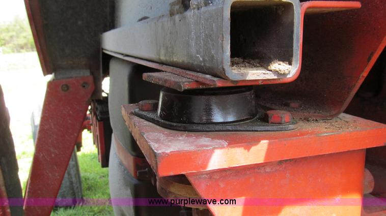 image for item E3923 1976 International 986 tractor