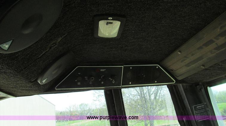 image for item E3923 1976 International 986 tractor