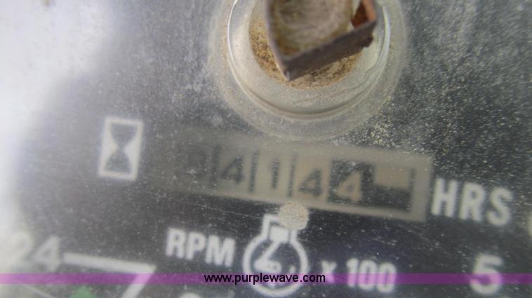 image for item E3923 1976 International 986 tractor