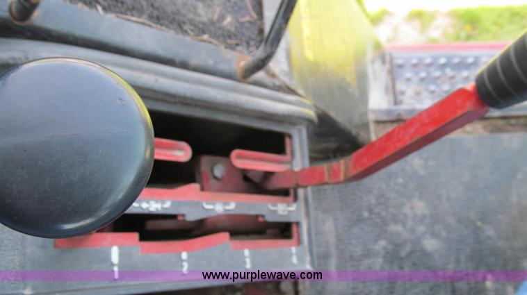 image for item E3923 1976 International 986 tractor