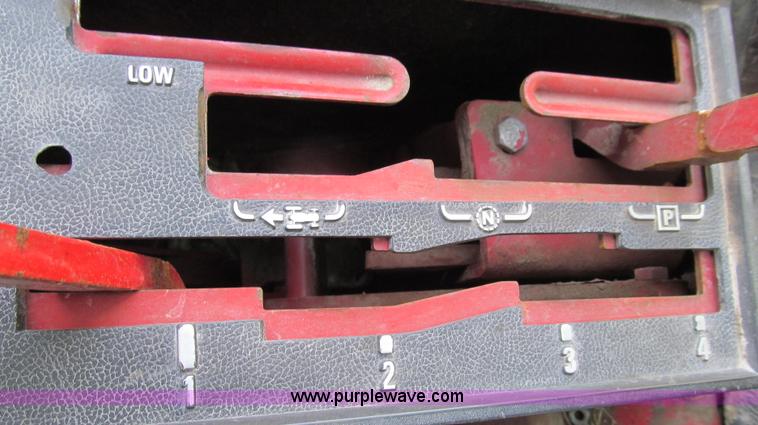 image for item E3923 1976 International 986 tractor