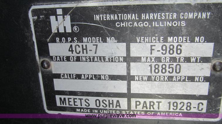 image for item E3923 1976 International 986 tractor