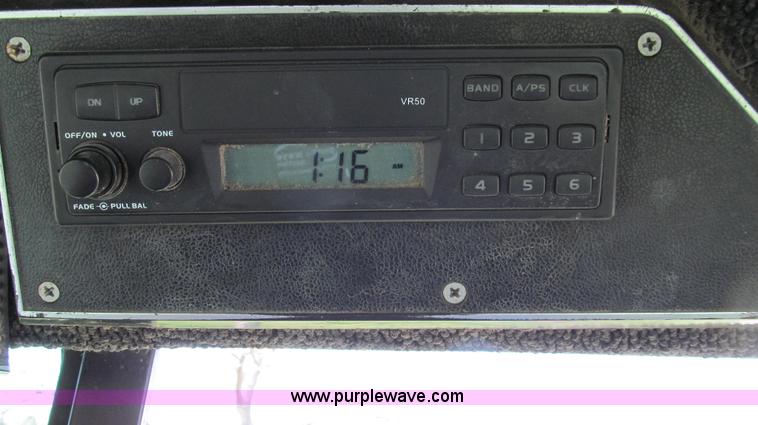 image for item E3923 1976 International 986 tractor