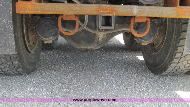 image for item E3924 1981 International F2575 grain truck