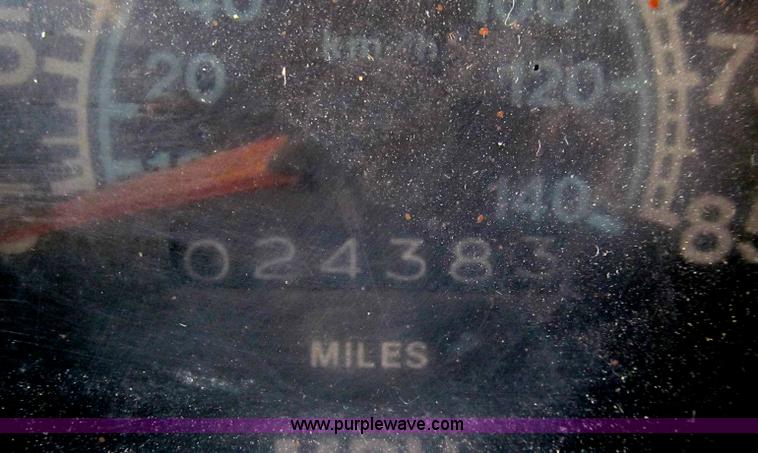 image for item E3924 1981 International F2575 grain truck