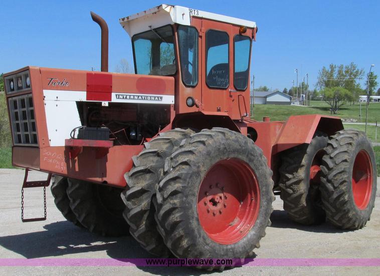 image for item E3942 1976 International 4366 4WD tractor
