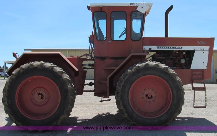 image for item E3942 1976 International 4366 4WD tractor