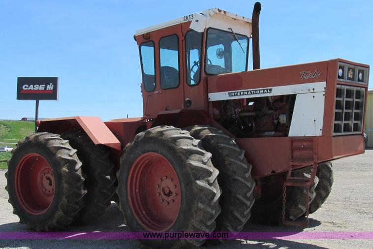 image for item E3942 1976 International 4366 4WD tractor