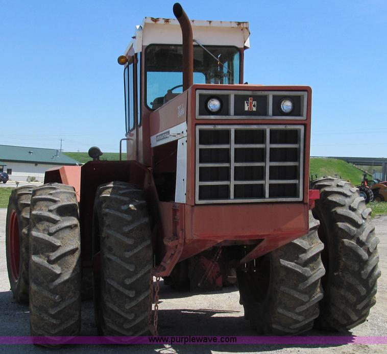 image for item E3942 1976 International 4366 4WD tractor