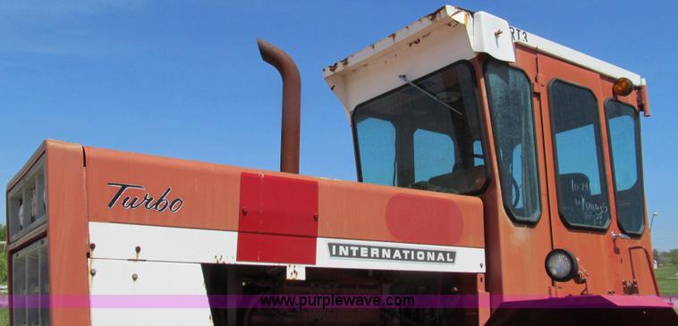 image for item E3942 1976 International 4366 4WD tractor