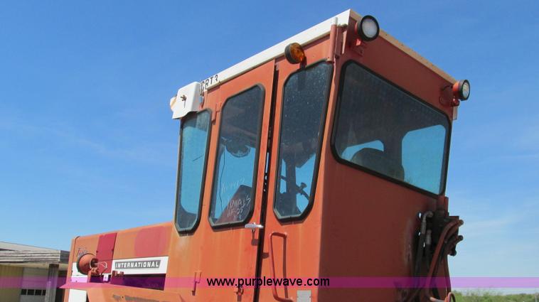 image for item E3942 1976 International 4366 4WD tractor