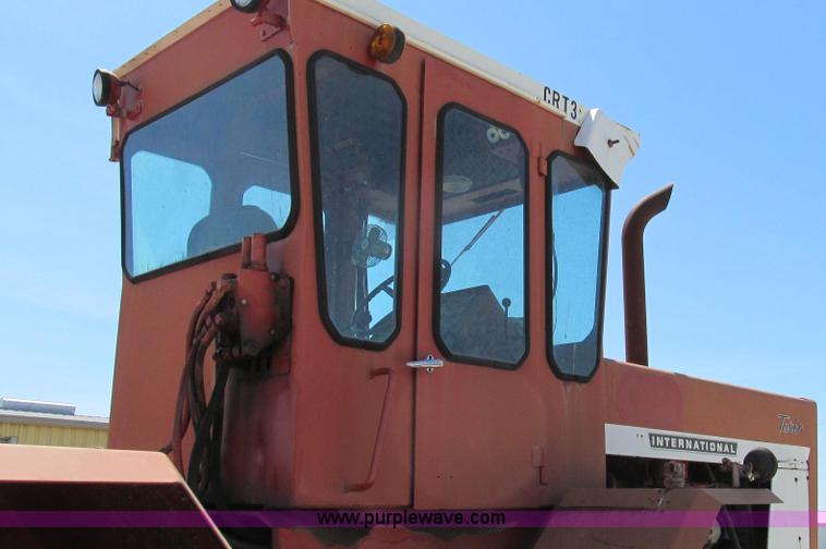 image for item E3942 1976 International 4366 4WD tractor