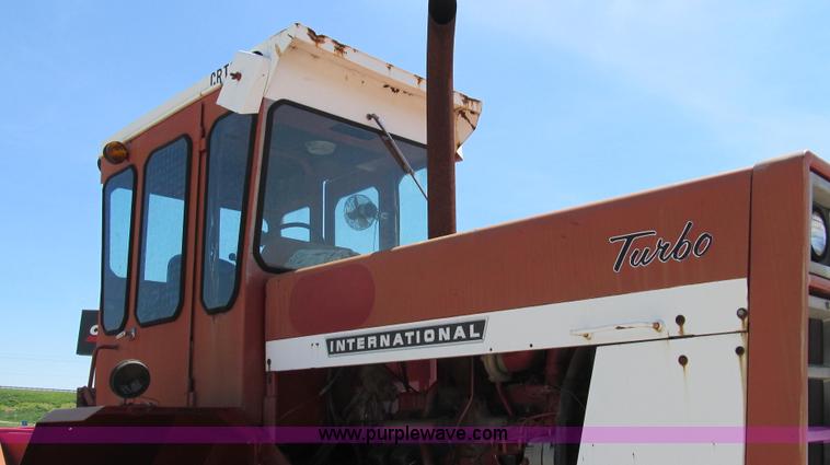 image for item E3942 1976 International 4366 4WD tractor