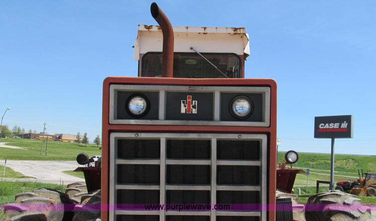 image for item E3942 1976 International 4366 4WD tractor