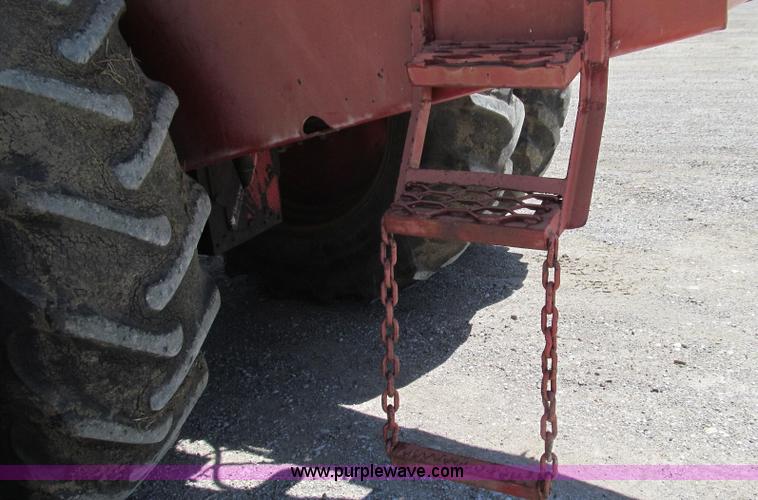 image for item E3942 1976 International 4366 4WD tractor