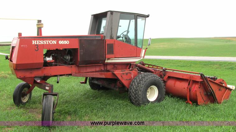 image for item E5028 1982 Hesston 6650 self-propelled swather