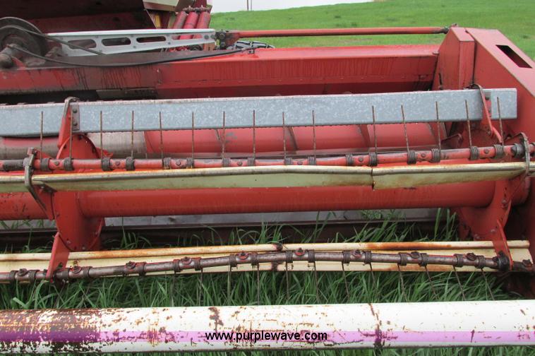 image for item E5028 1982 Hesston 6650 self-propelled swather