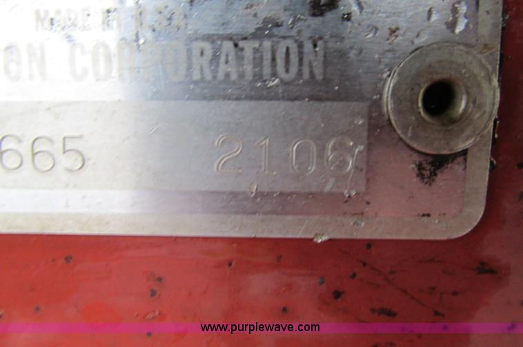 image for item E5028 1982 Hesston 6650 self-propelled swather