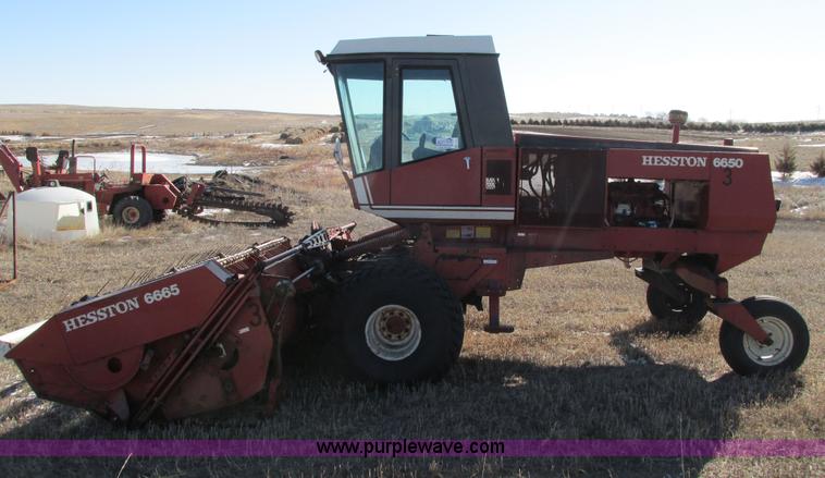 image for item E5028 1982 Hesston 6650 self-propelled swather