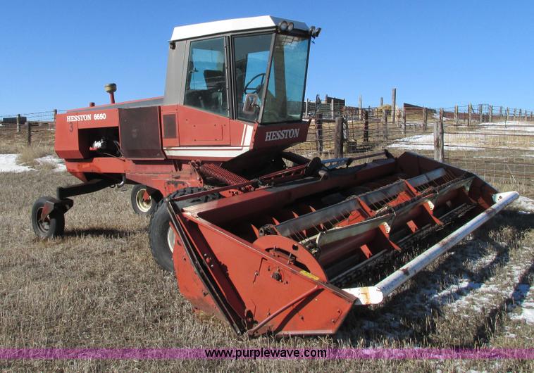 image for item E5028 1982 Hesston 6650 self-propelled swather