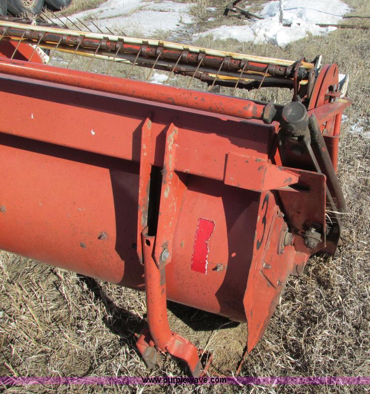 image for item E5028 1982 Hesston 6650 self-propelled swather