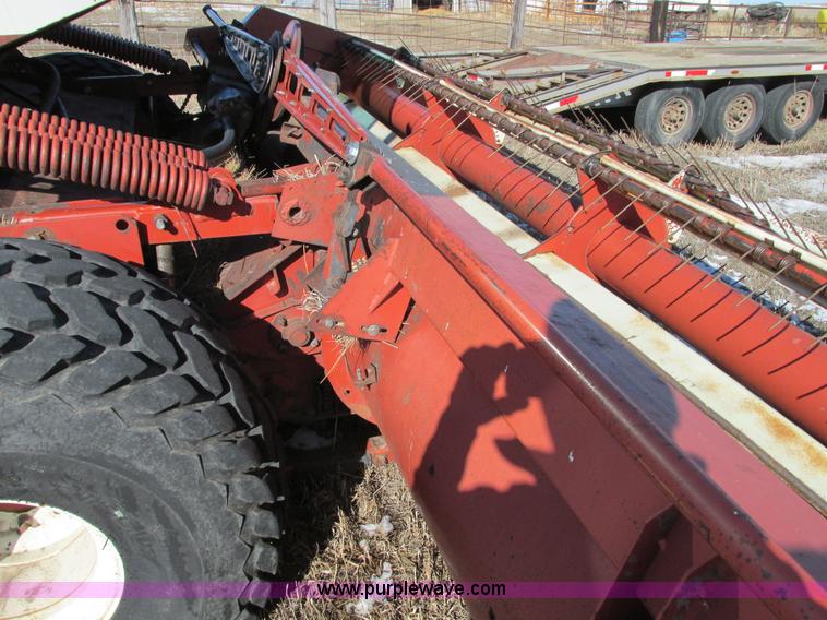 image for item E5028 1982 Hesston 6650 self-propelled swather