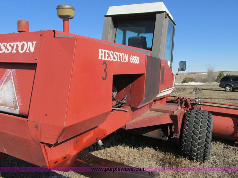 image for item E5028 1982 Hesston 6650 self-propelled swather