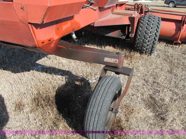 image for item E5028 1982 Hesston 6650 self-propelled swather