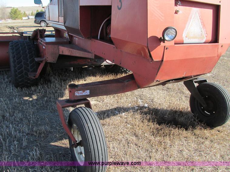 image for item E5028 1982 Hesston 6650 self-propelled swather