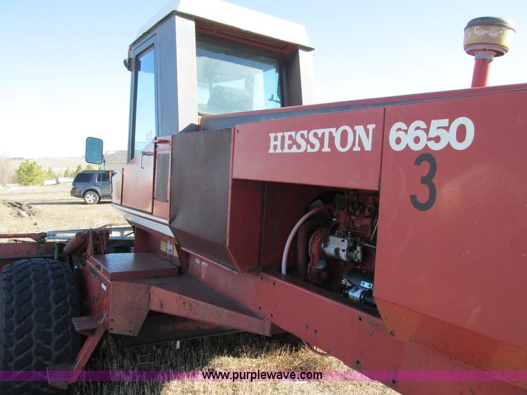 image for item E5028 1982 Hesston 6650 self-propelled swather