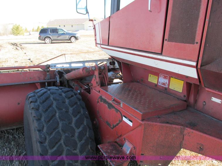 image for item E5028 1982 Hesston 6650 self-propelled swather