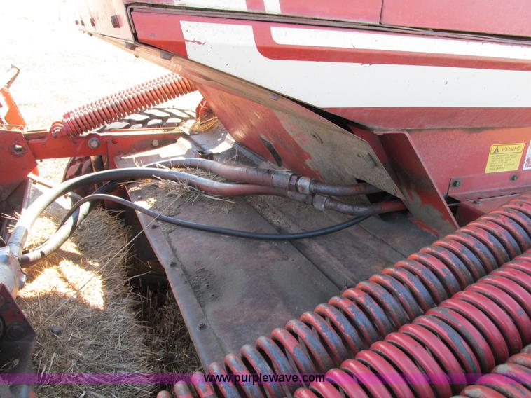 image for item E5028 1982 Hesston 6650 self-propelled swather