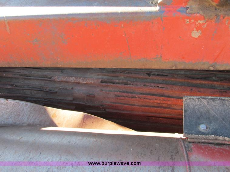 image for item E5028 1982 Hesston 6650 self-propelled swather