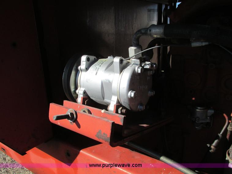 image for item E5028 1982 Hesston 6650 self-propelled swather