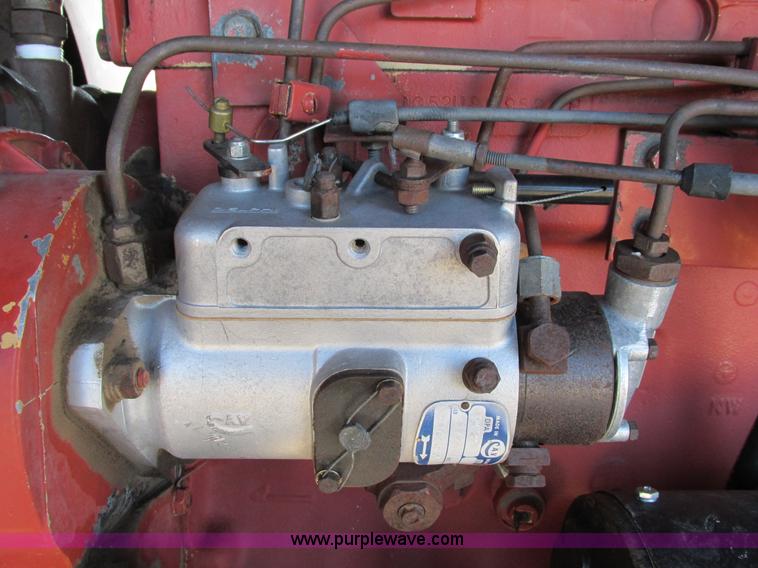 image for item E5028 1982 Hesston 6650 self-propelled swather