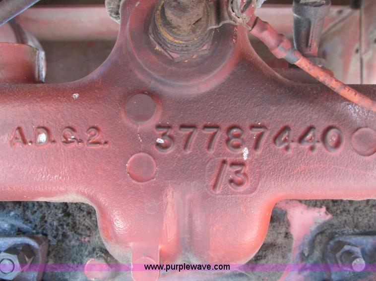 image for item E5028 1982 Hesston 6650 self-propelled swather