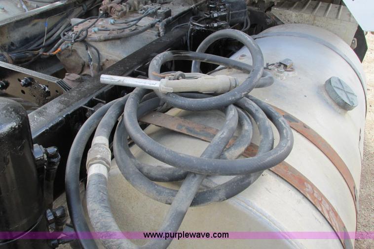 image for item E5031 1988 Mack MH613 semi truck
