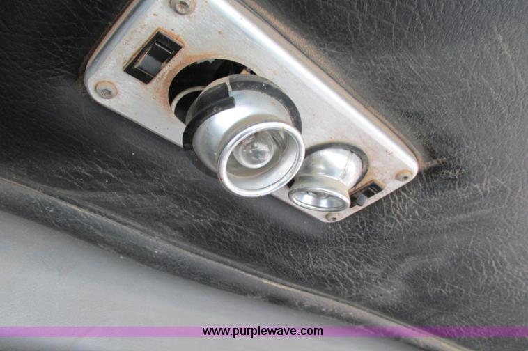 image for item E5031 1988 Mack MH613 semi truck