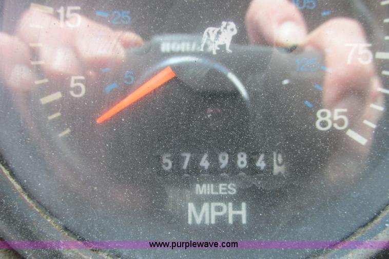image for item E5031 1988 Mack MH613 semi truck