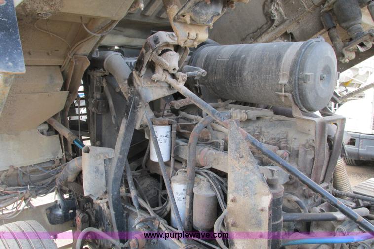 image for item E5031 1988 Mack MH613 semi truck