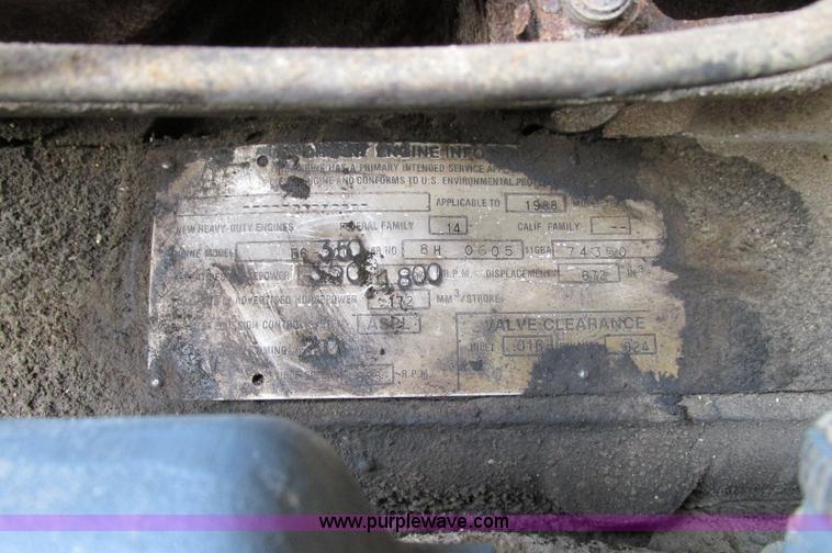 image for item E5031 1988 Mack MH613 semi truck