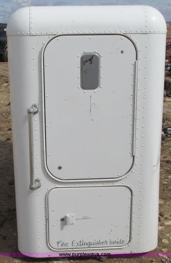 image for item E5033 36" semi truck sleeper