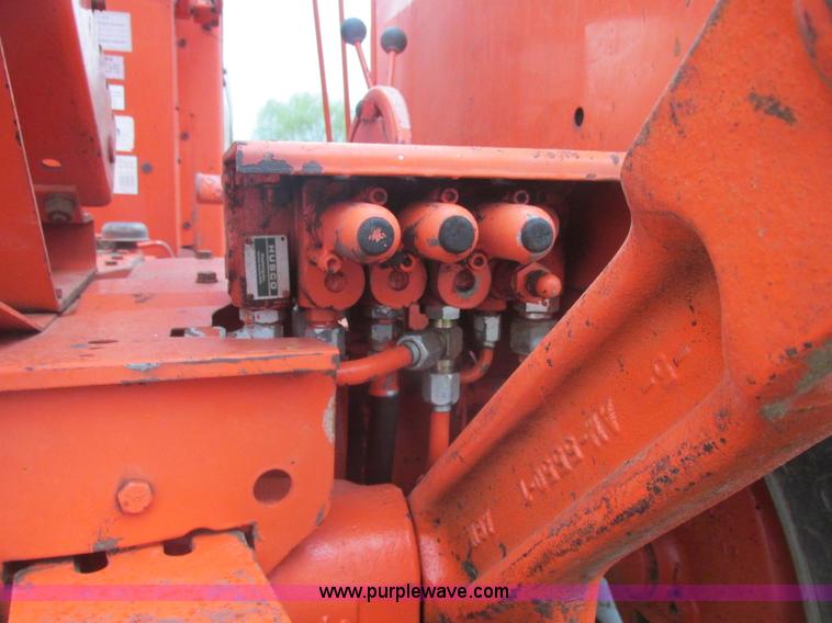 image for item E7204 Allis Chalmers 185 tractor