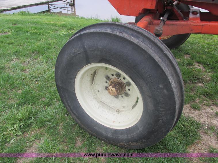 image for item E7204 Allis Chalmers 185 tractor